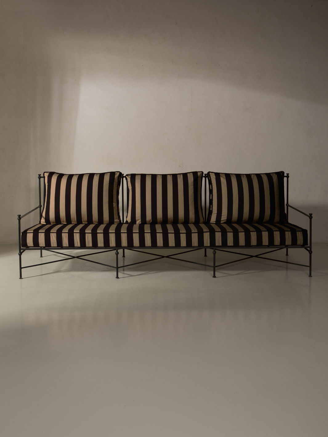 Medaillon wrought iron sofa cover 240cm Black and Beige