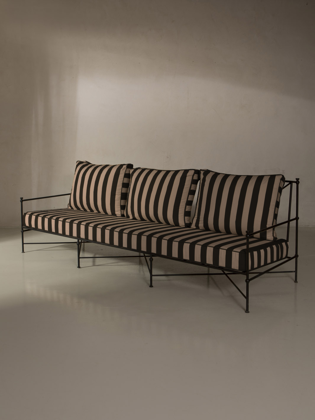 Medaillon wrought iron sofa cover 240cm Black and Beige
