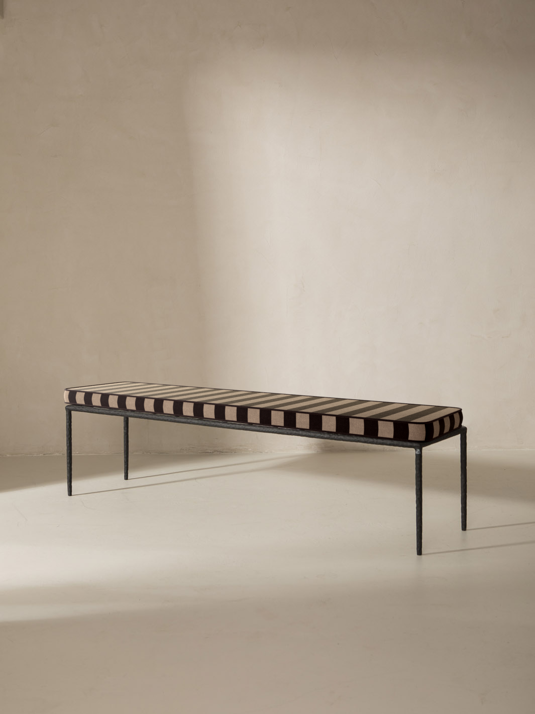 Medaillon bench cover 170cm Black and Beige