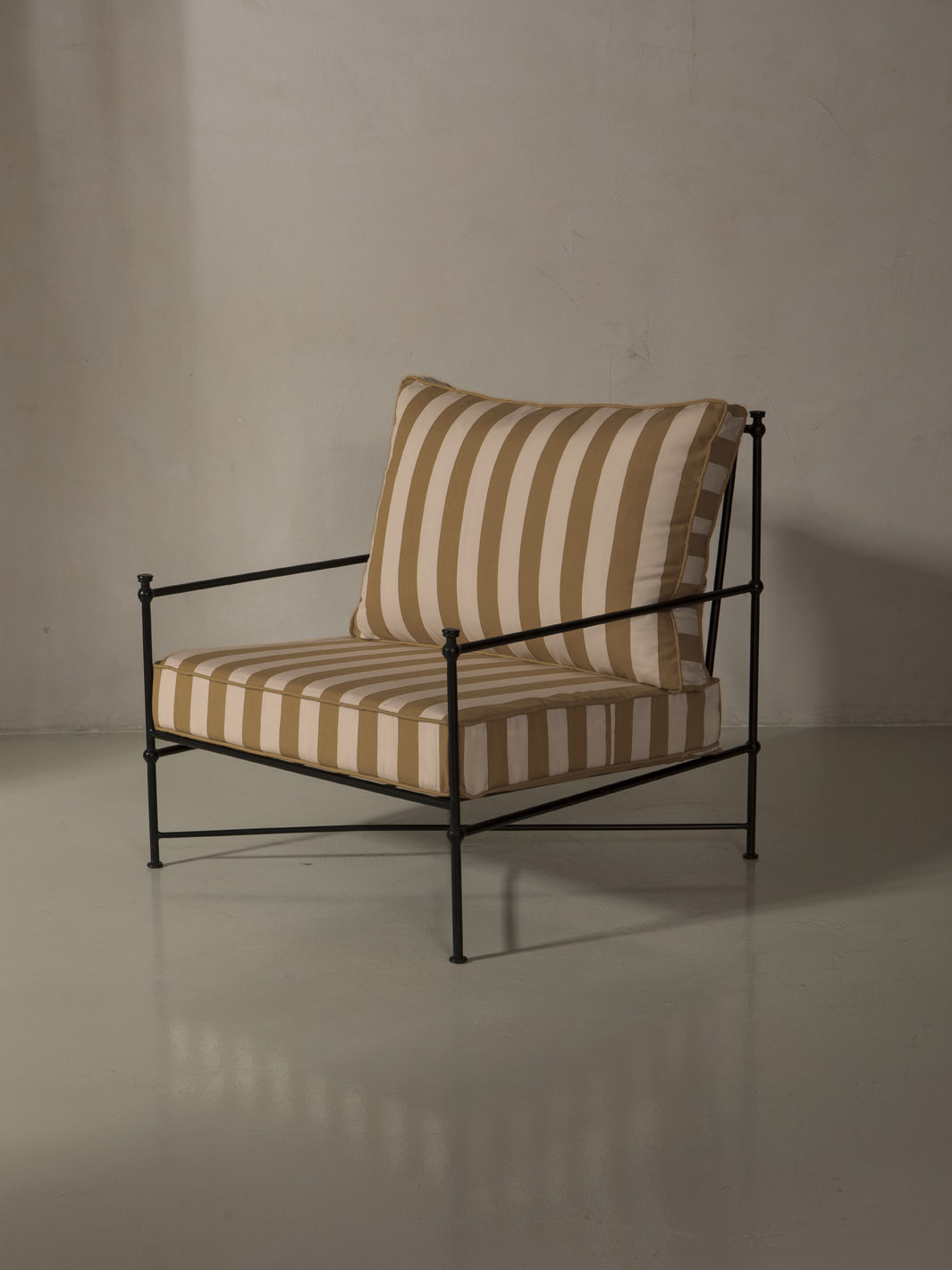 Medaillon Ocher and Beige Butacon Cover