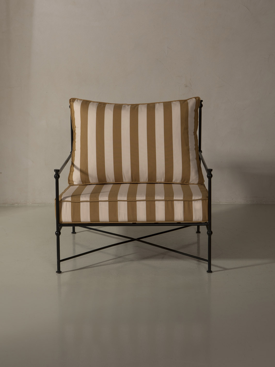 Medaillon Ocher and Beige Butacon Cover