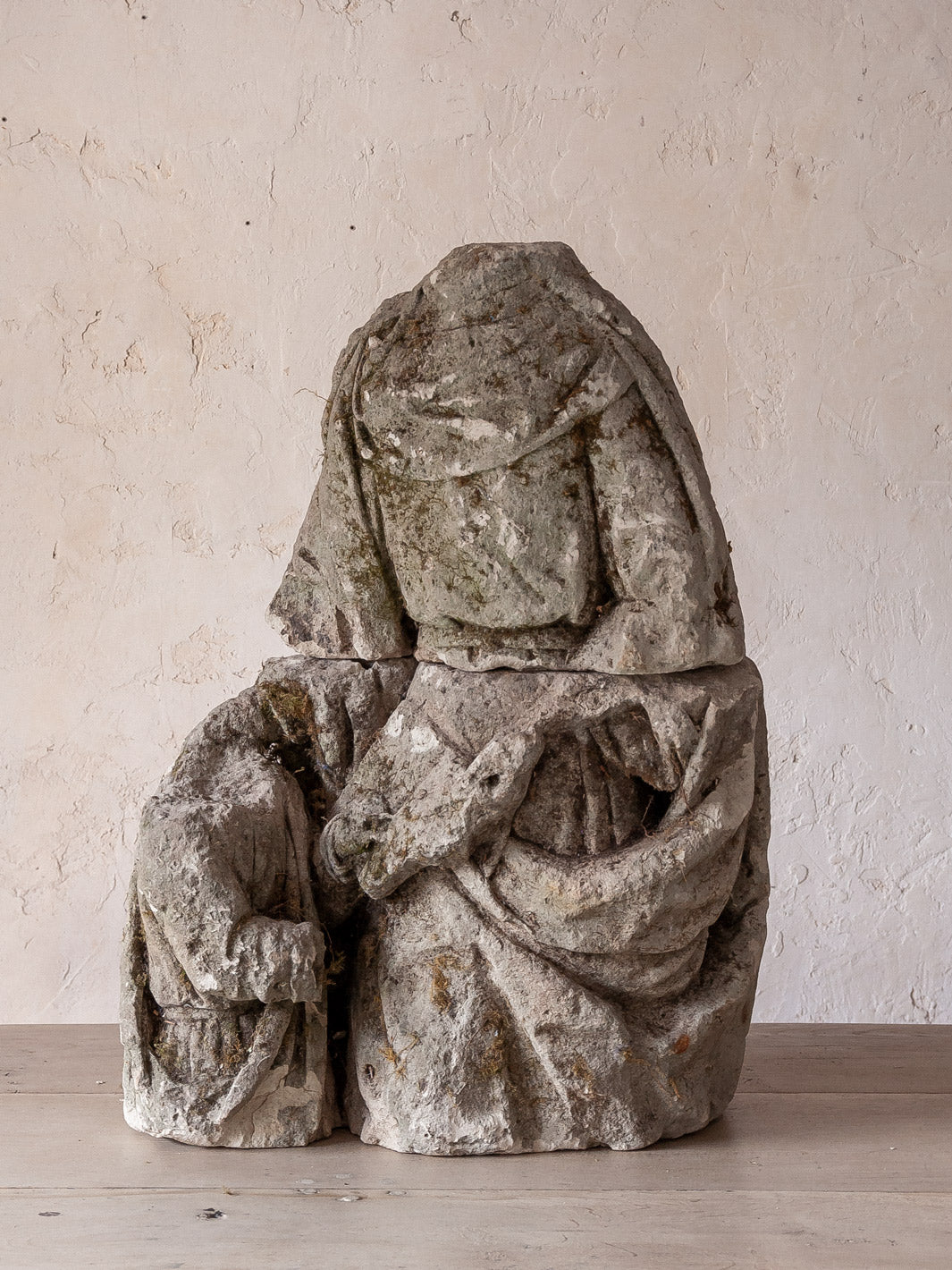 Busto en piedra Virgen Anjou s.XVIII
