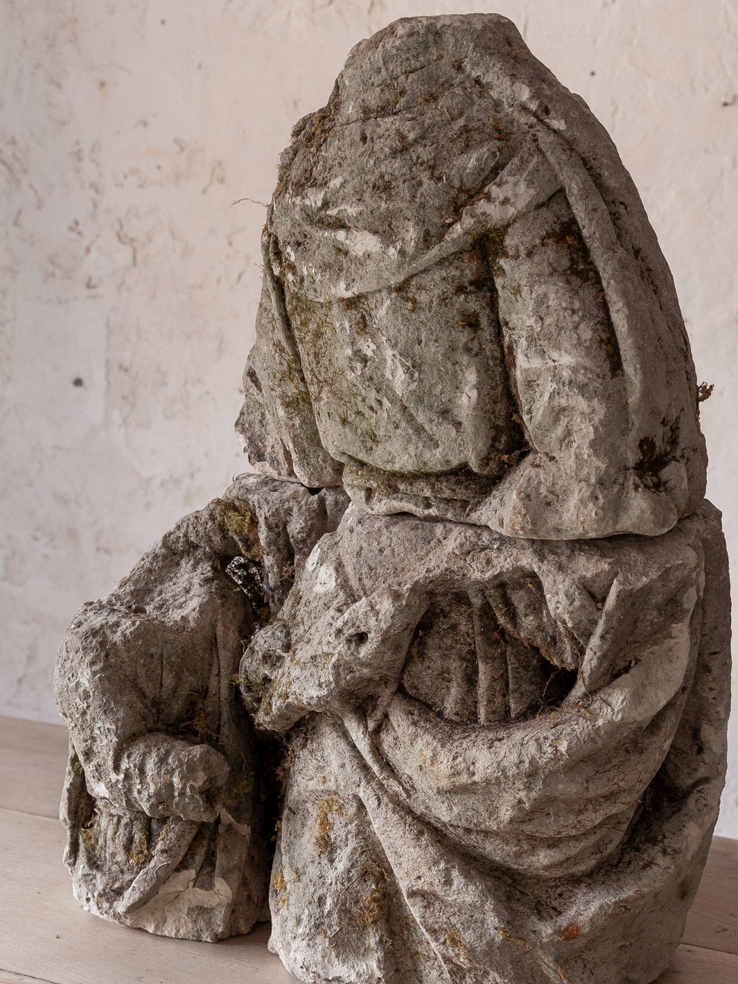 Busto en piedra Virgen Anjou s.XVIII