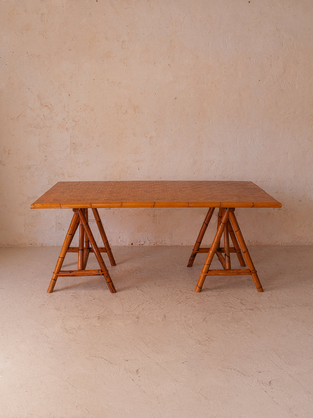 Table à manger italienne en travertin brut et bois sculpté 220x110cm