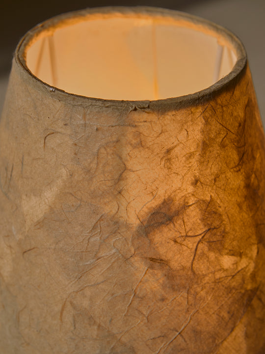 Nam Du Lámpara de mesa lino y cerámica