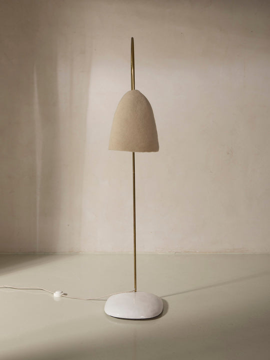 Lámpara de pie pantalla de fieltro