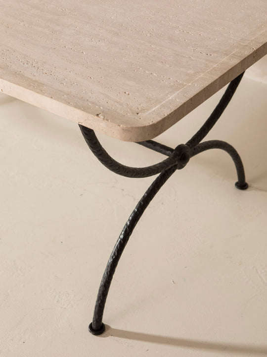 Medaillon travertine table