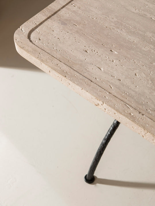 Medaillon travertine table