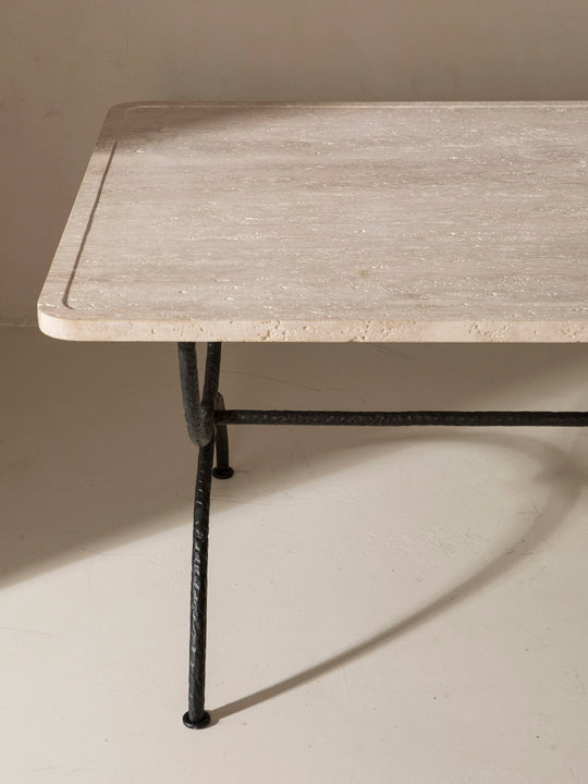Medaillon travertine table