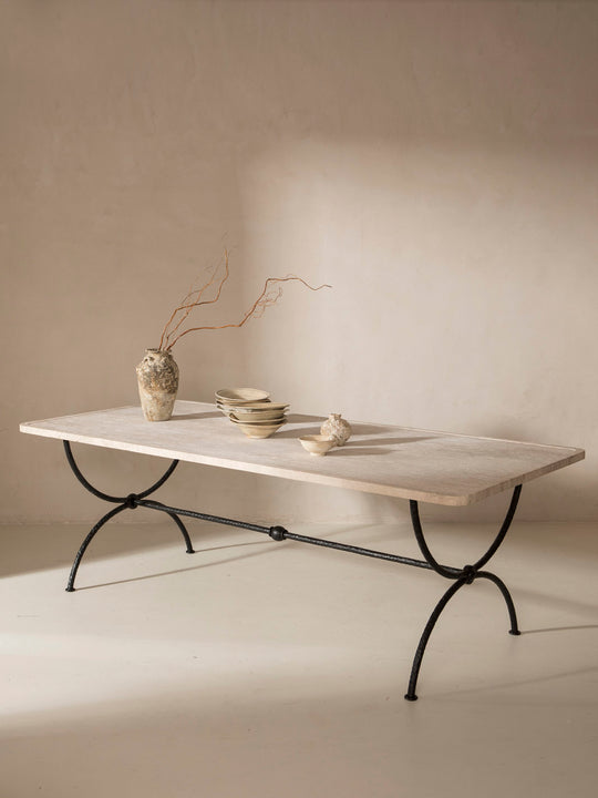 Medaillon travertine table