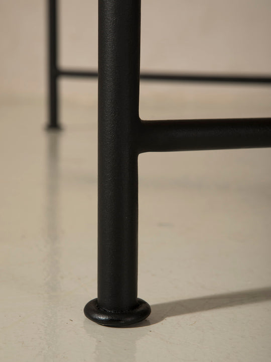 Mott Table 130x130x73cm