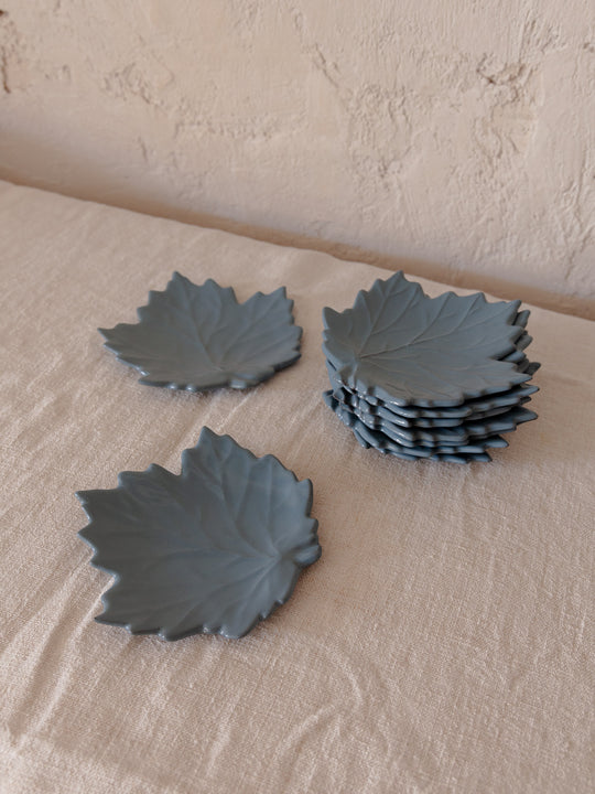 blue jeans leaf bread plate