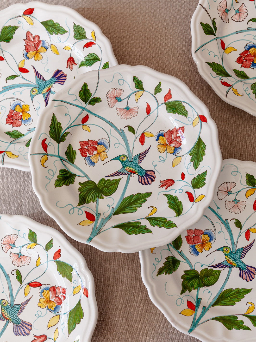 Platos llanos de cerámica hechos a mano Encantada (tinta) – Core
