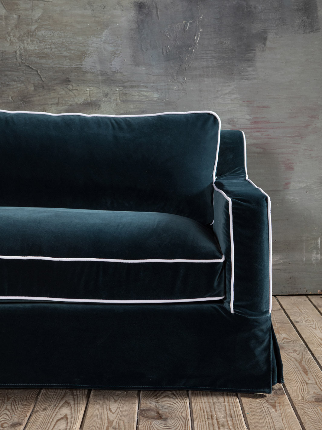 Antwerp sofa in Petrol velvet