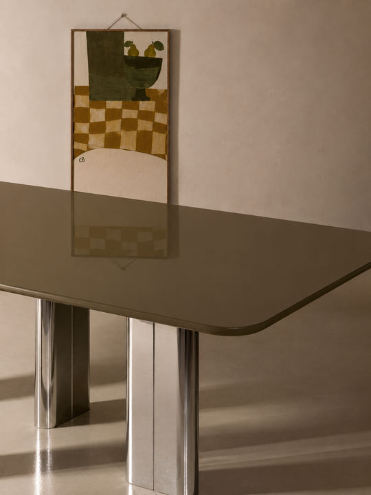 Mesa lacada kaki con pata cromada