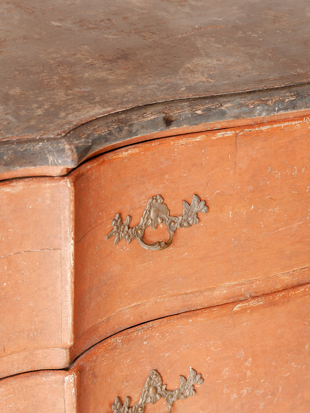 Venetian chest of drawers XVIII patinated tile