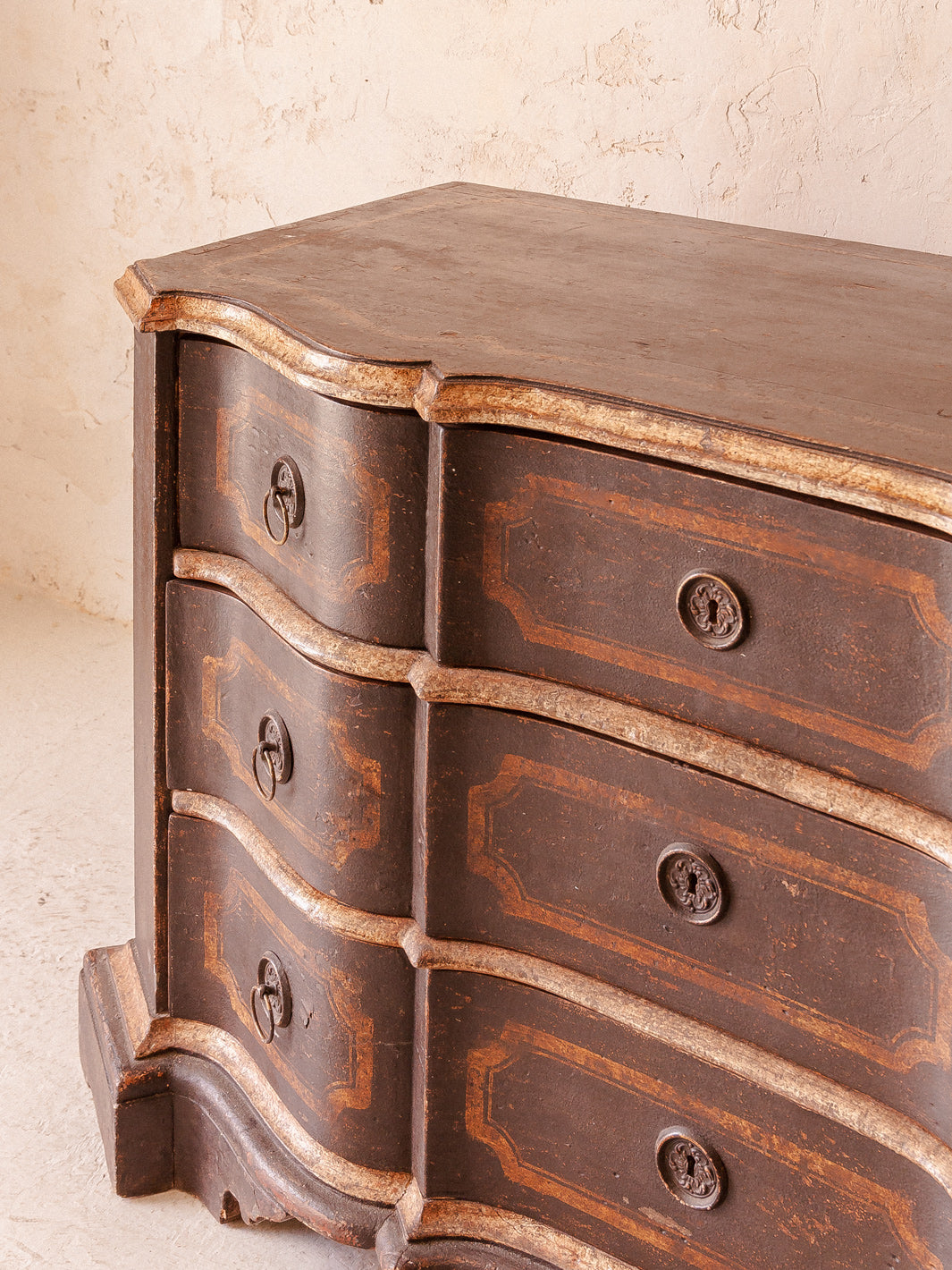 Neapolitan chest of drawers 19th century