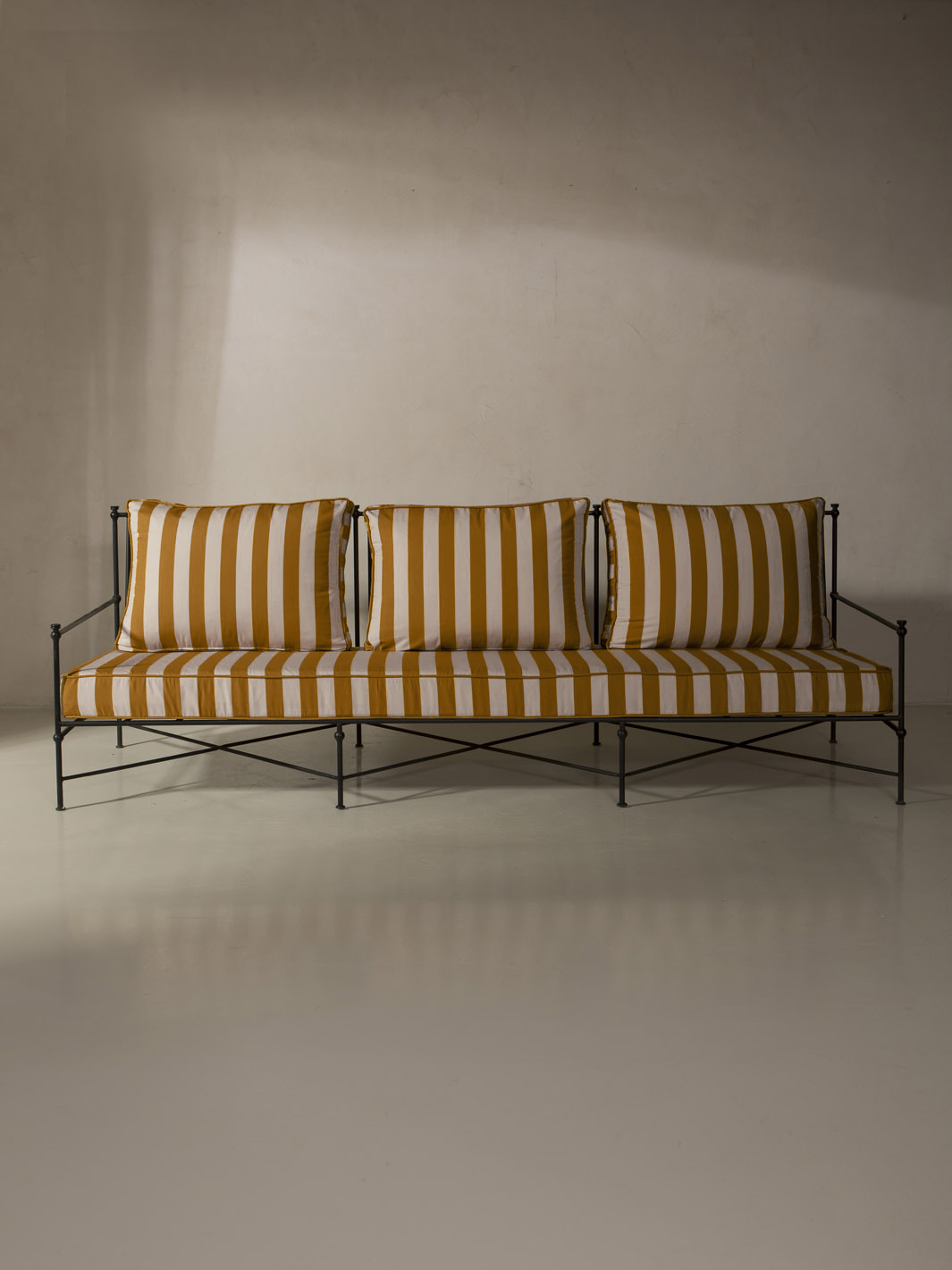 Medaillon wrought iron sofa cover 240cm mustard and white