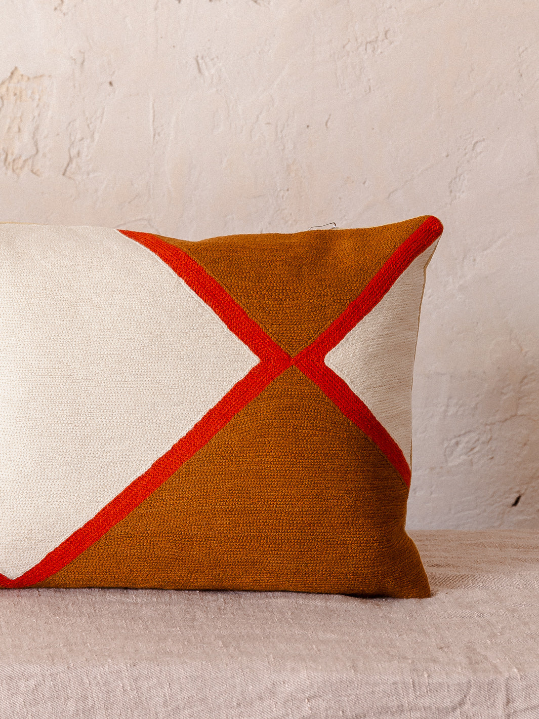 Iwani 1 red cushion