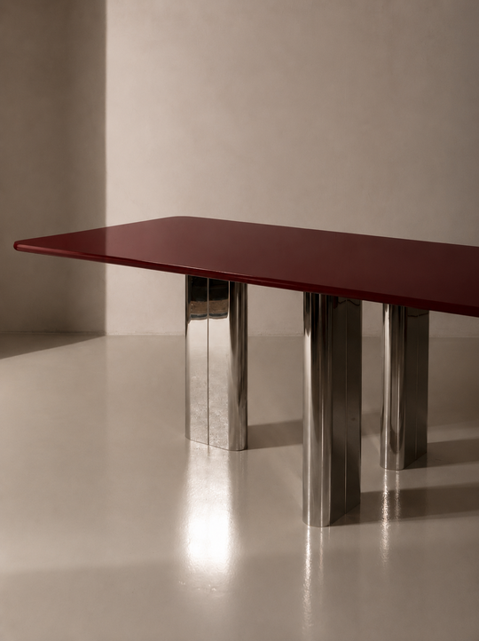 Mesa lacada burgundy con pata cromada
