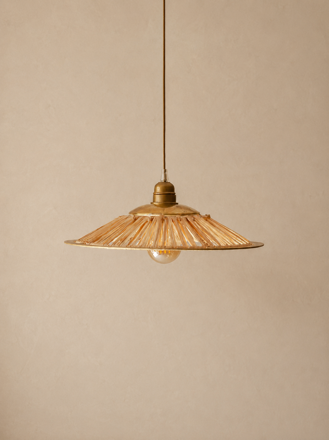 Golden raffia lamp