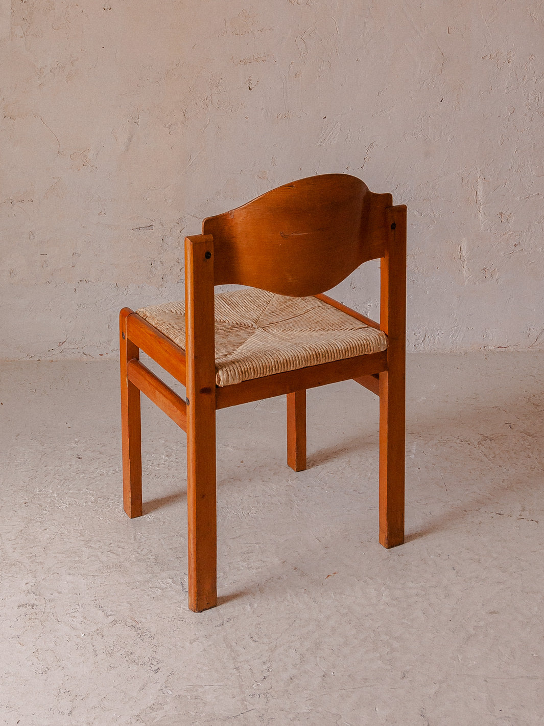 Suite de 4 chaises en frêne et raphia Italie des années 50