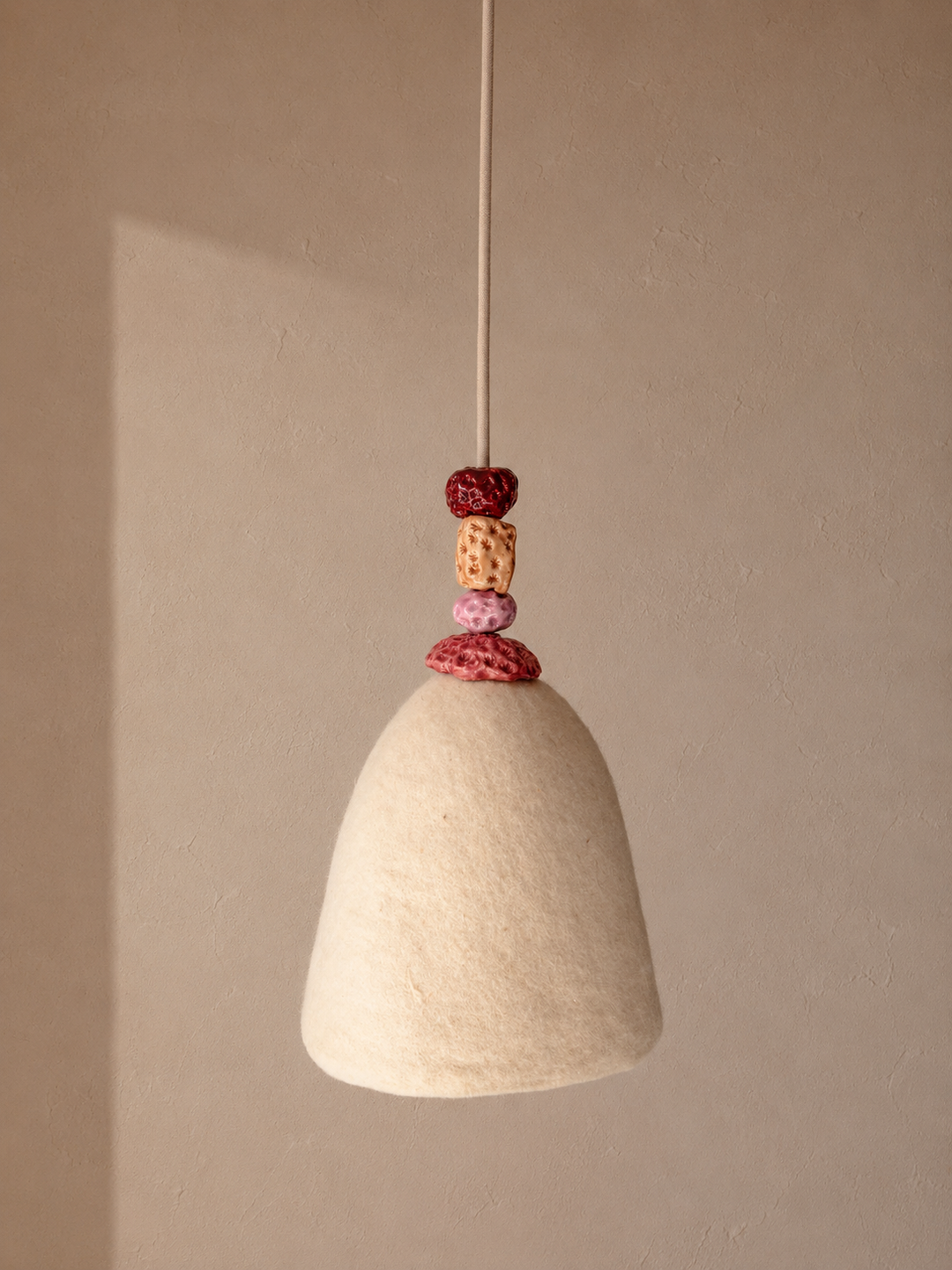 Lámpara pantalla de fieltro cerámica rosa 19CM