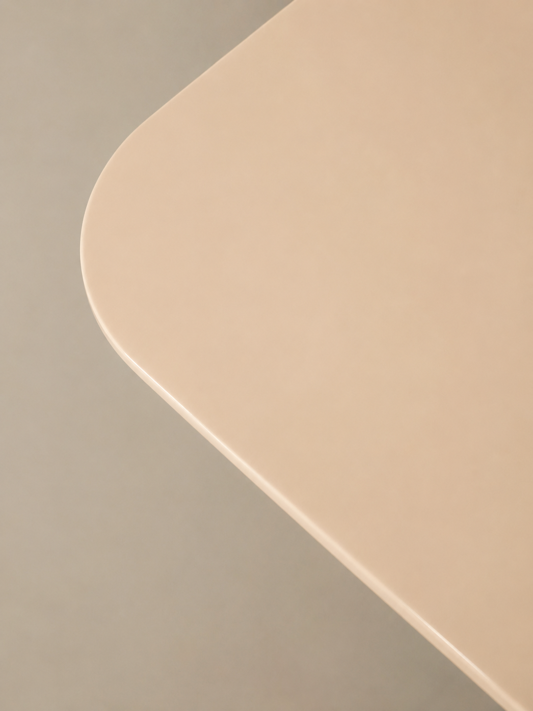 Mesa lacada crema con pata cromada