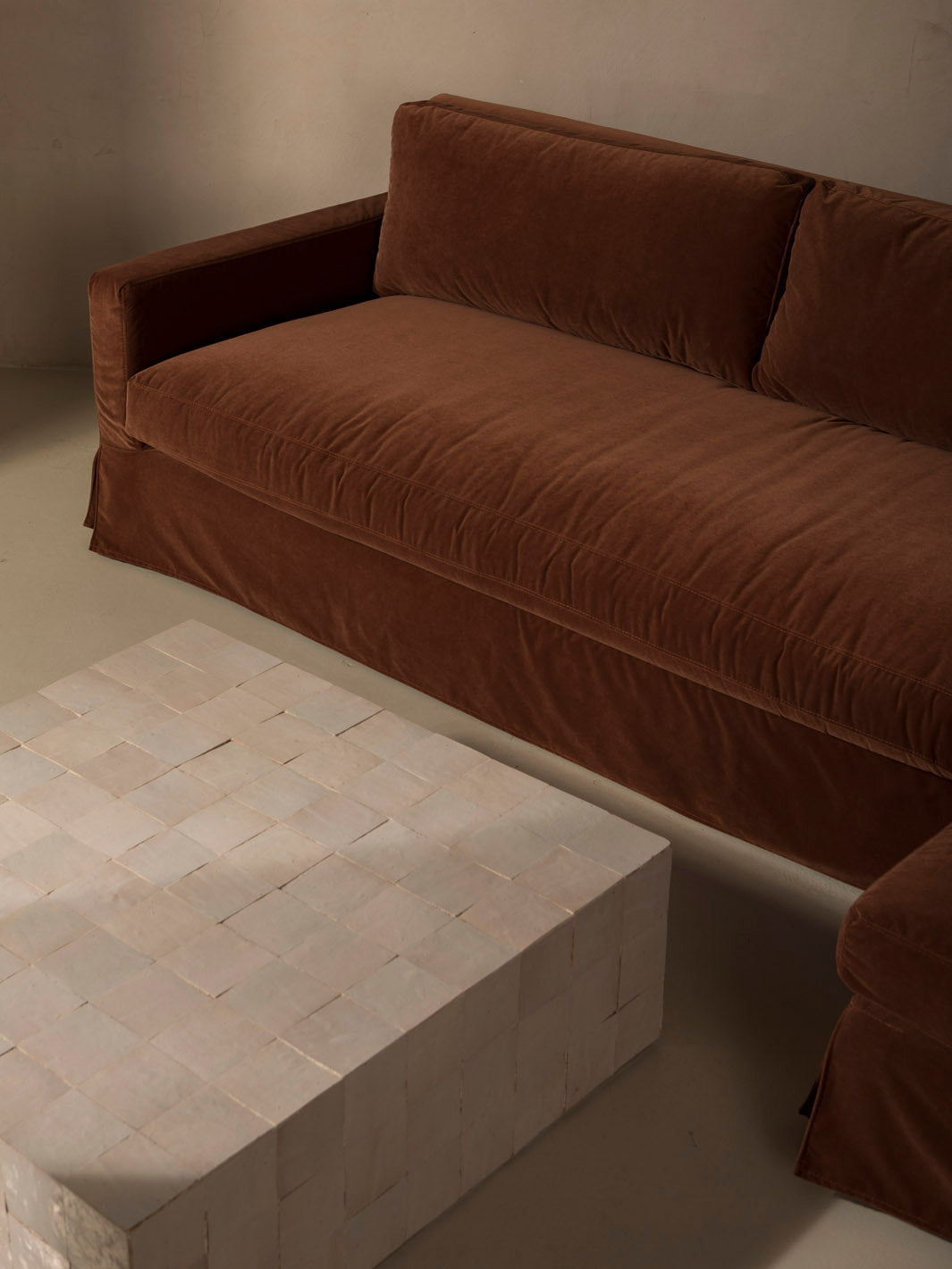 Amberes pearl linen sofa with chaise longue