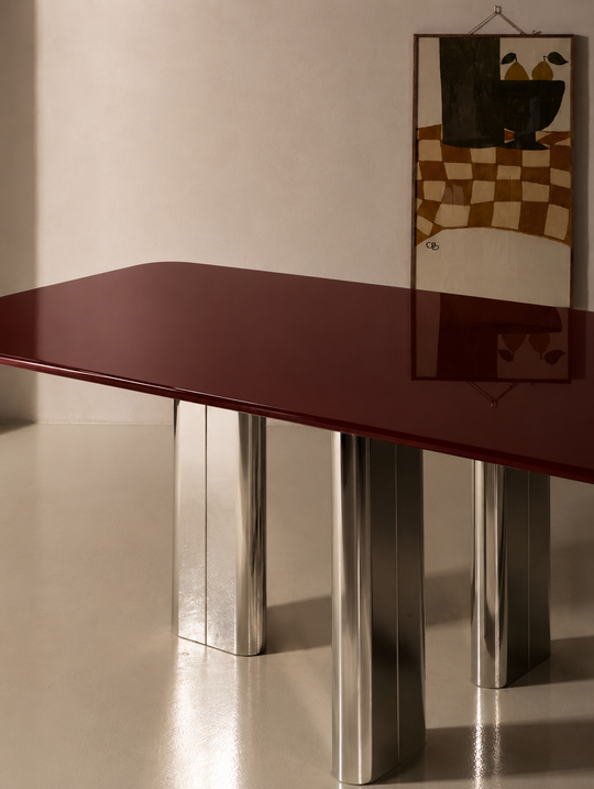 Mesa lacada burgundy con pata cromada
