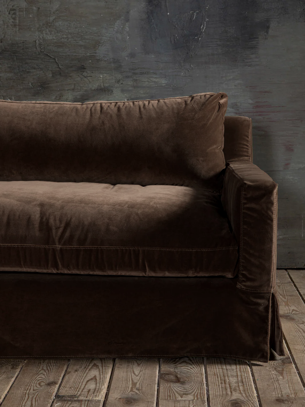 Amberes sofa in cocoa velvet