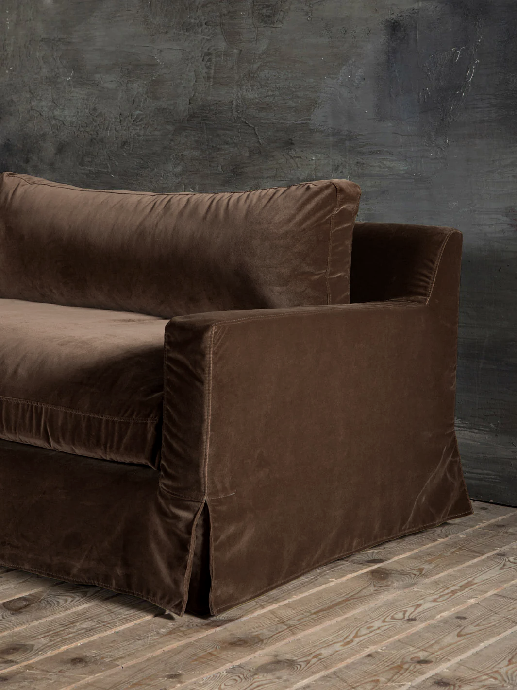 Amberes sofa in cocoa velvet