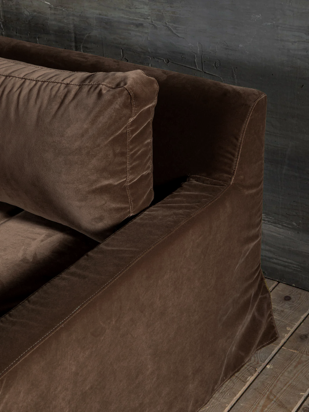 Amberes sofa in cocoa velvet