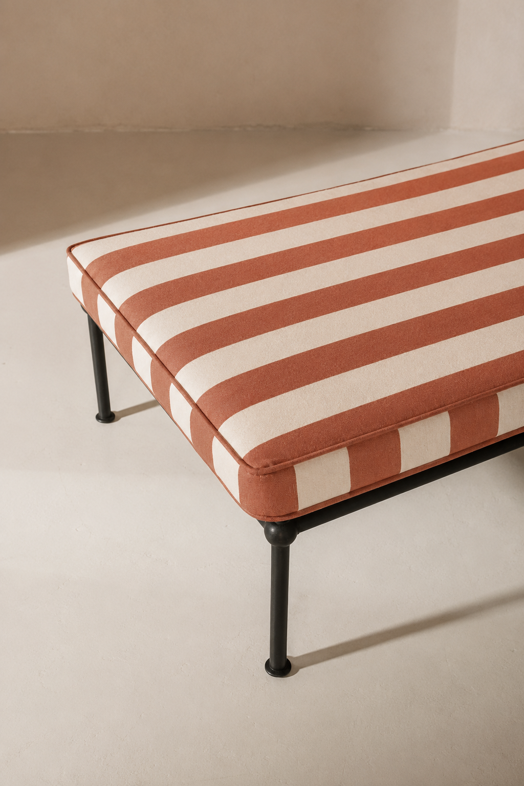 Black and Beige Medaillon Lounger Cover 210cm.