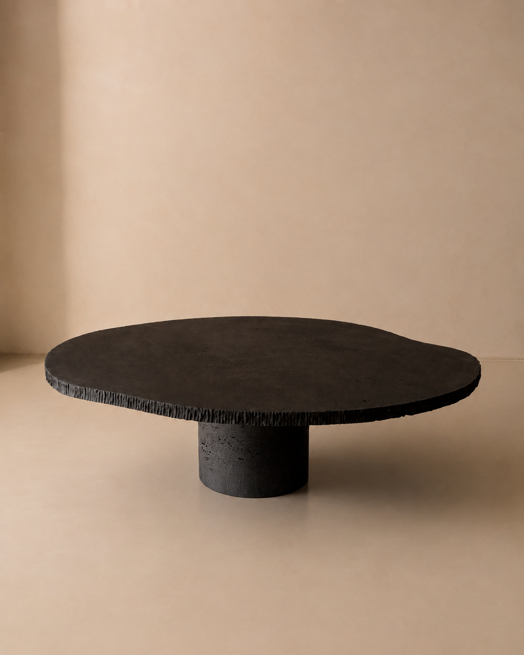 Mesa orgánica travertino negro Ø130cm