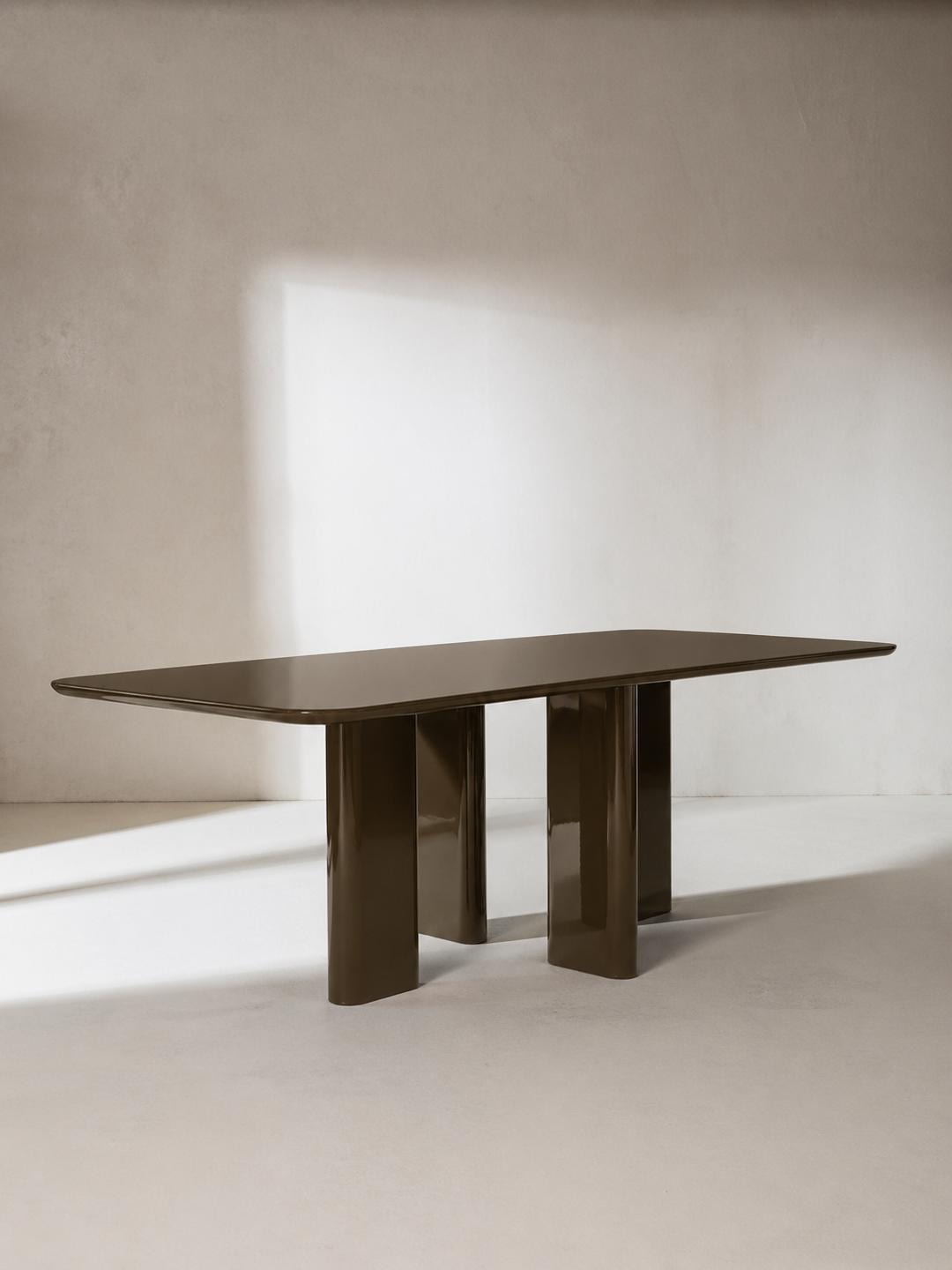 Mesa comedor lacada Kaki grisáceo