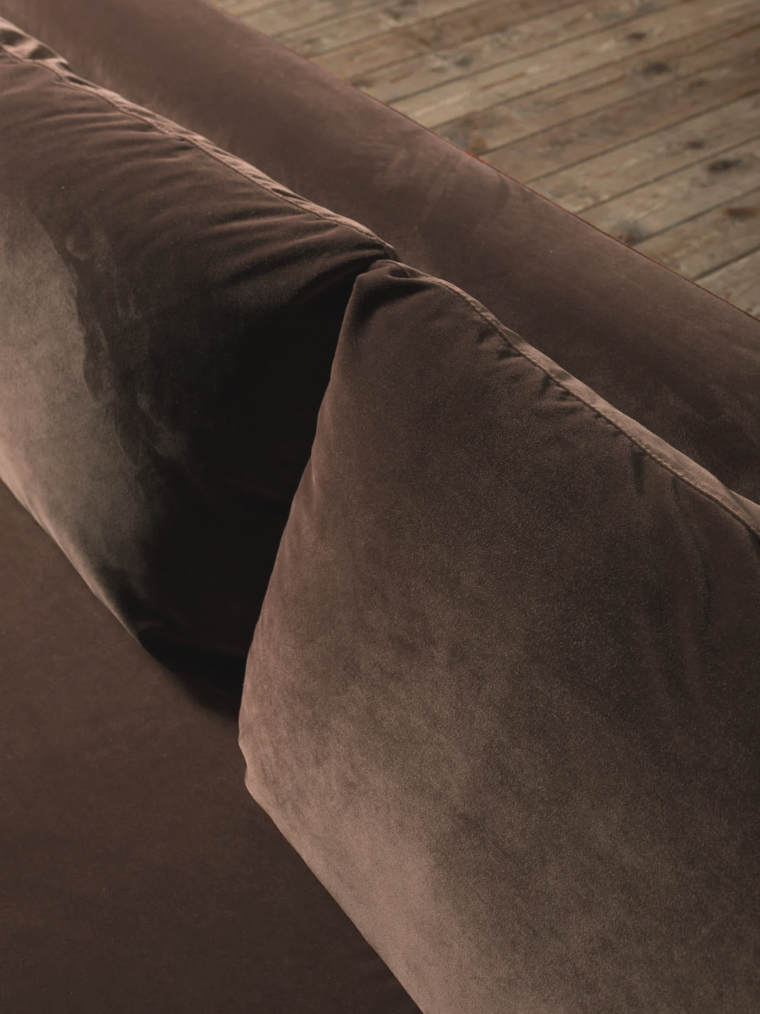 Comporta sofa in cocoa velvet