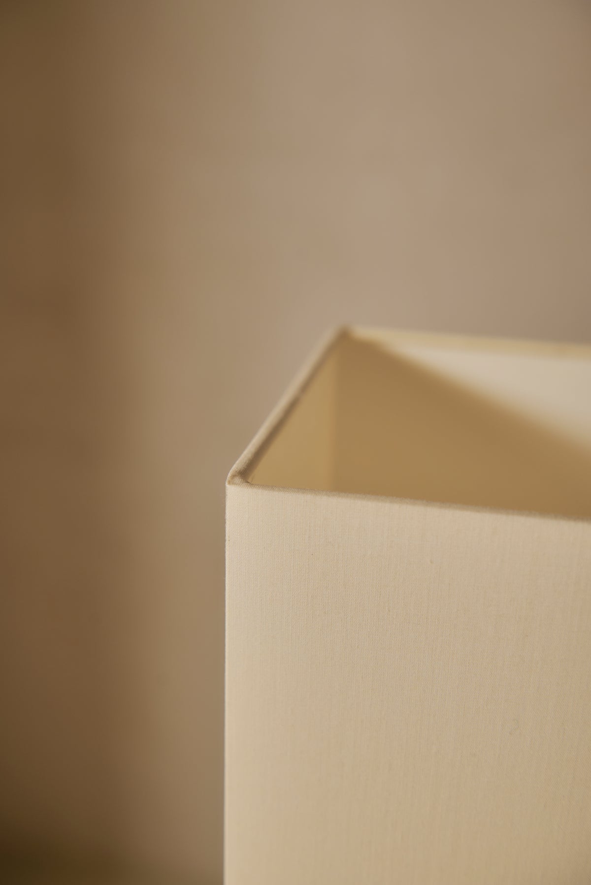 Tower floor lamp, noisette color
