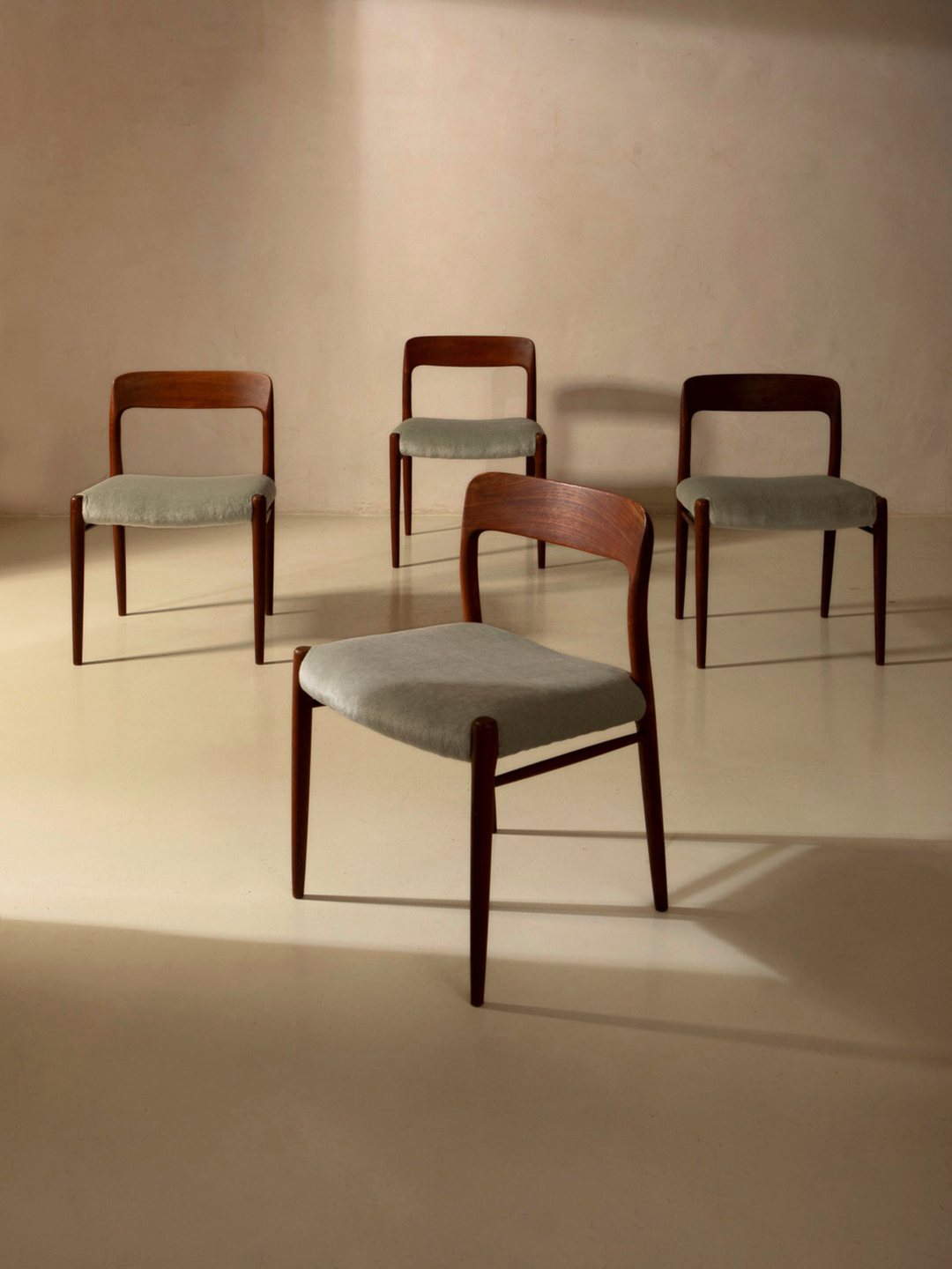 Juego 4 sillas Model 75 de Niels Otto Møller