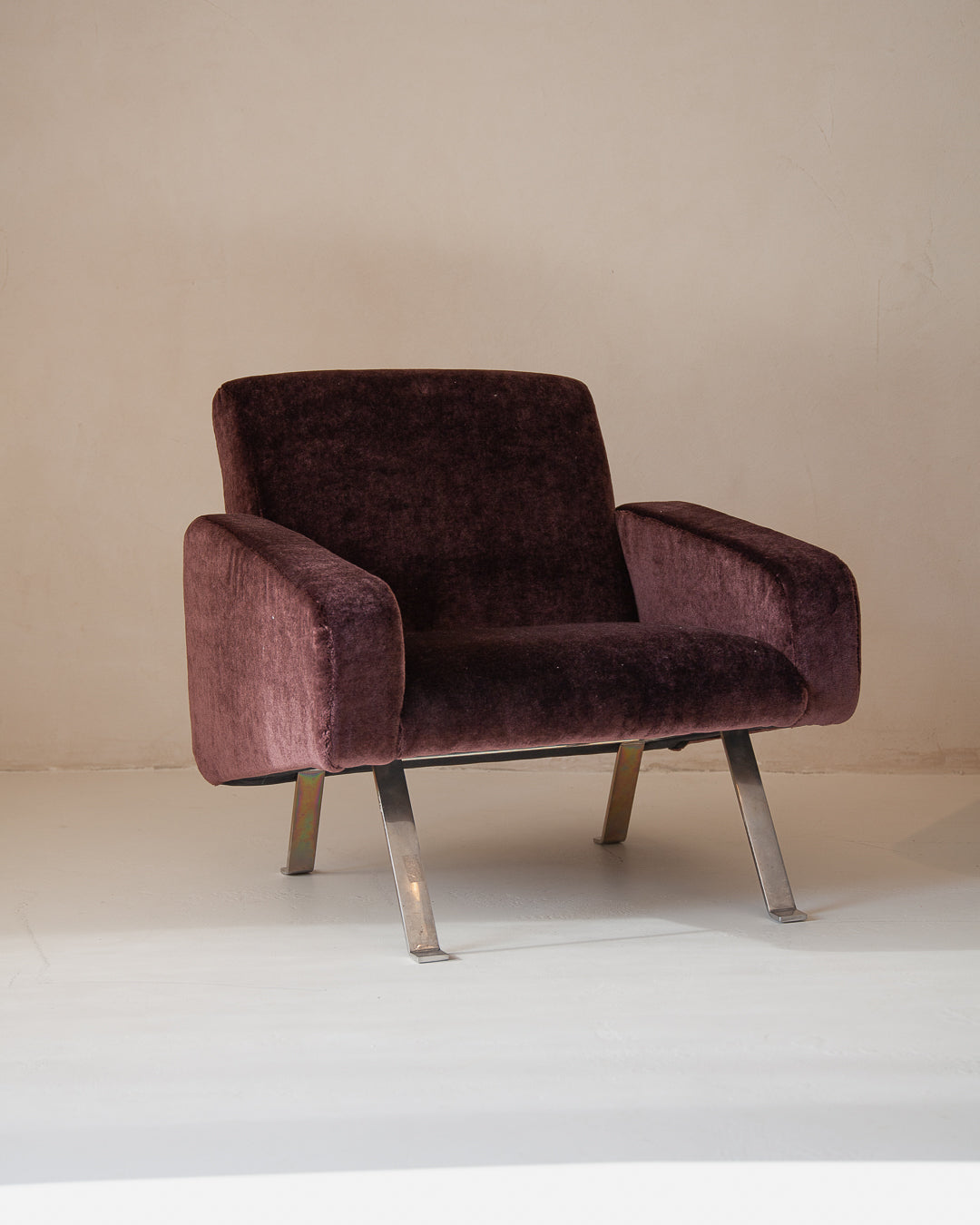 Pair of "740" armchairs by Joseph André Mote