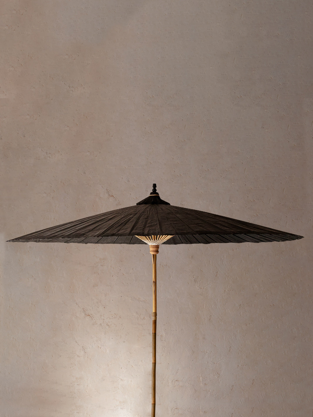 Waterproof and black bamboo parasol without foot