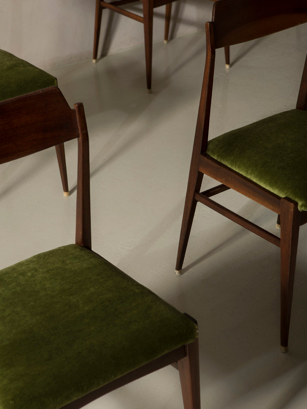 Juego 6 sillas Palosanto tapizadas en verde años 50