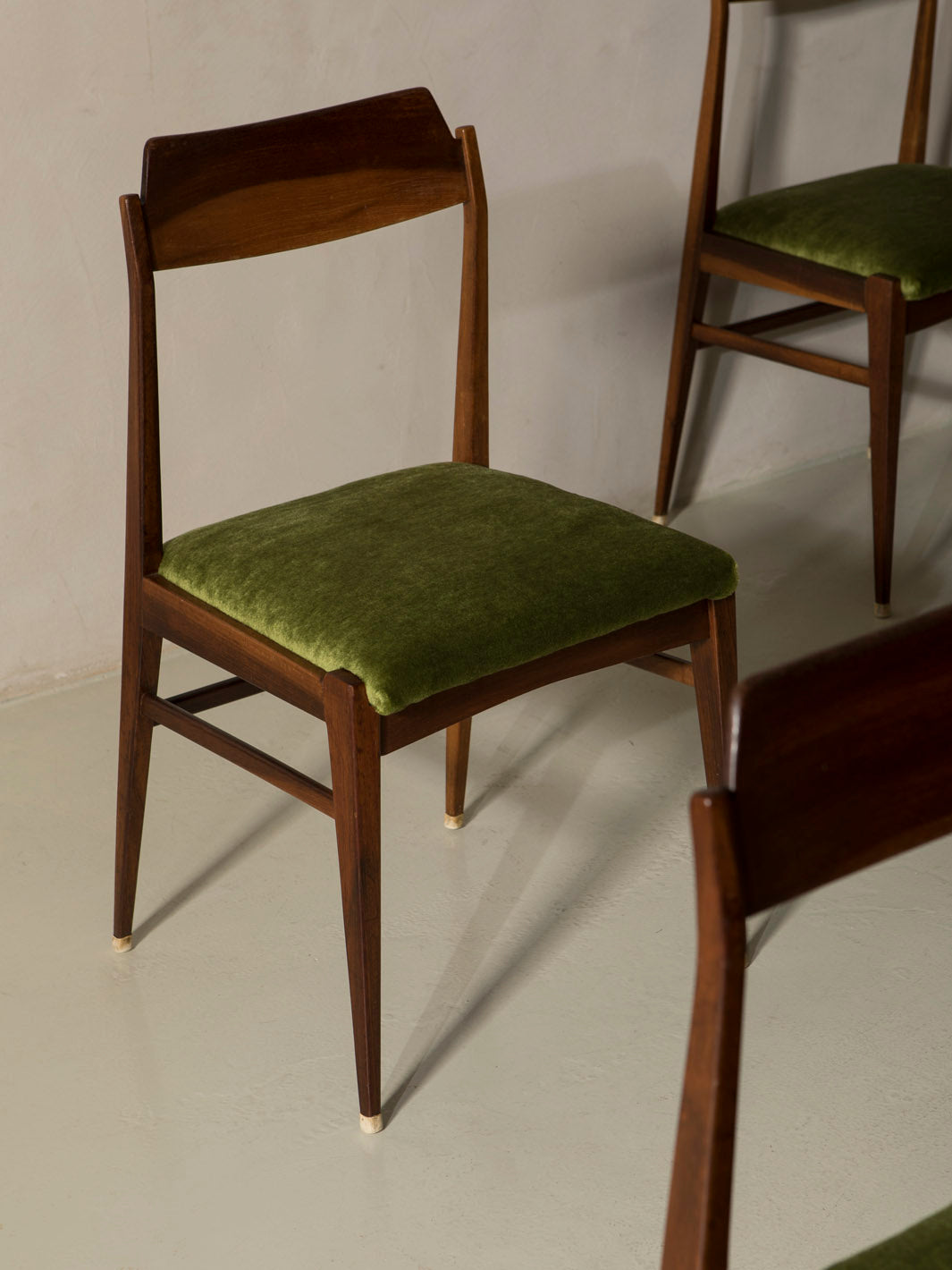 Juego 6 sillas Palosanto tapizadas en verde años 50