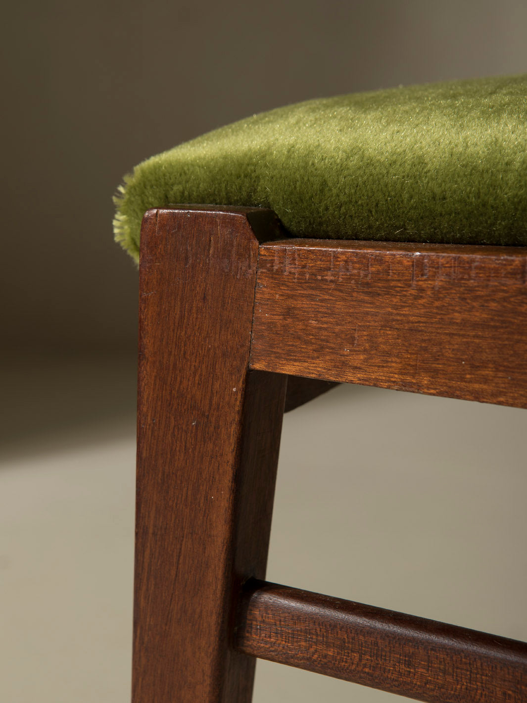 Juego 6 sillas Palosanto tapizadas en verde años 50