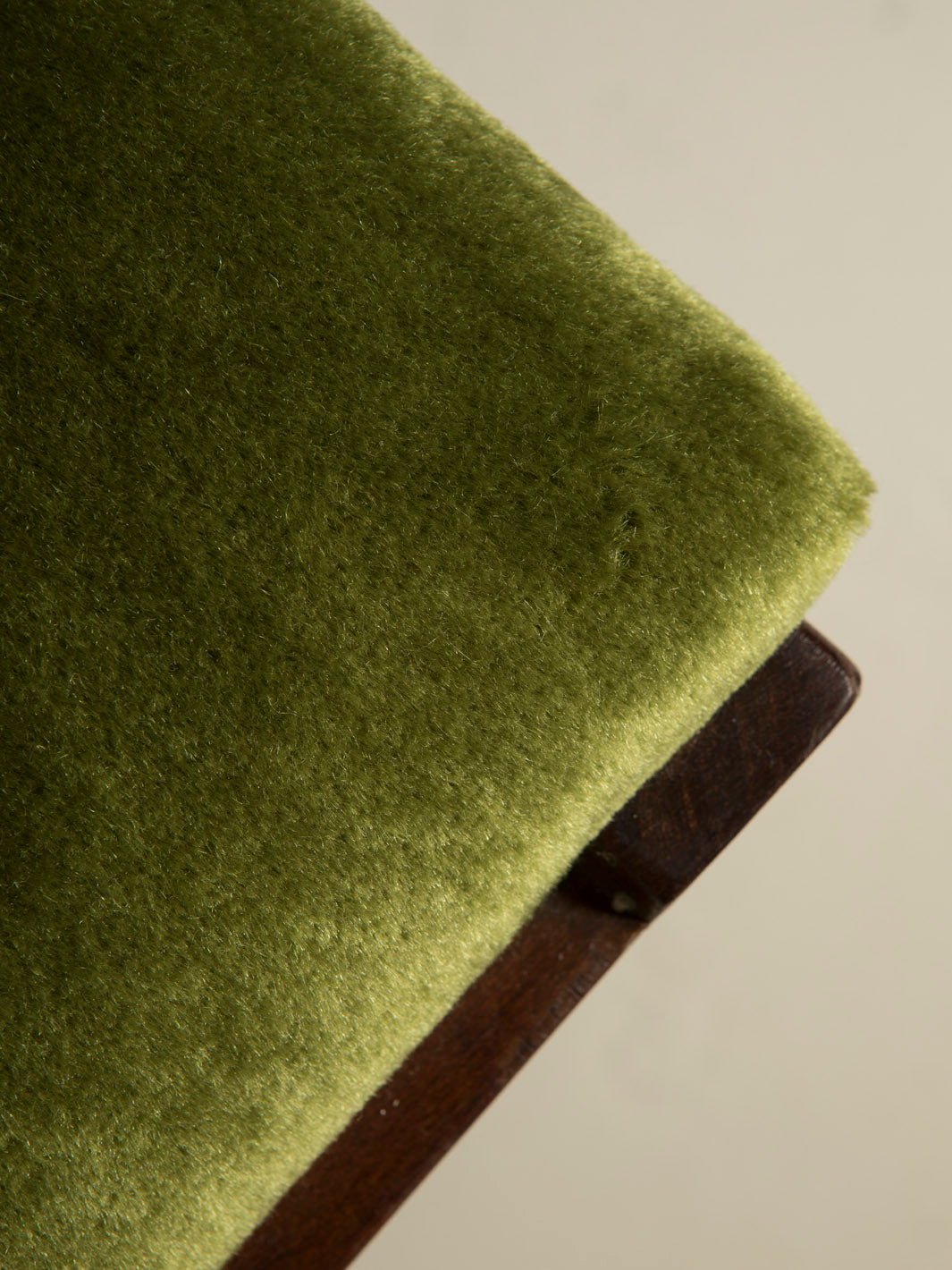 Juego 6 sillas Palosanto tapizadas en verde años 50