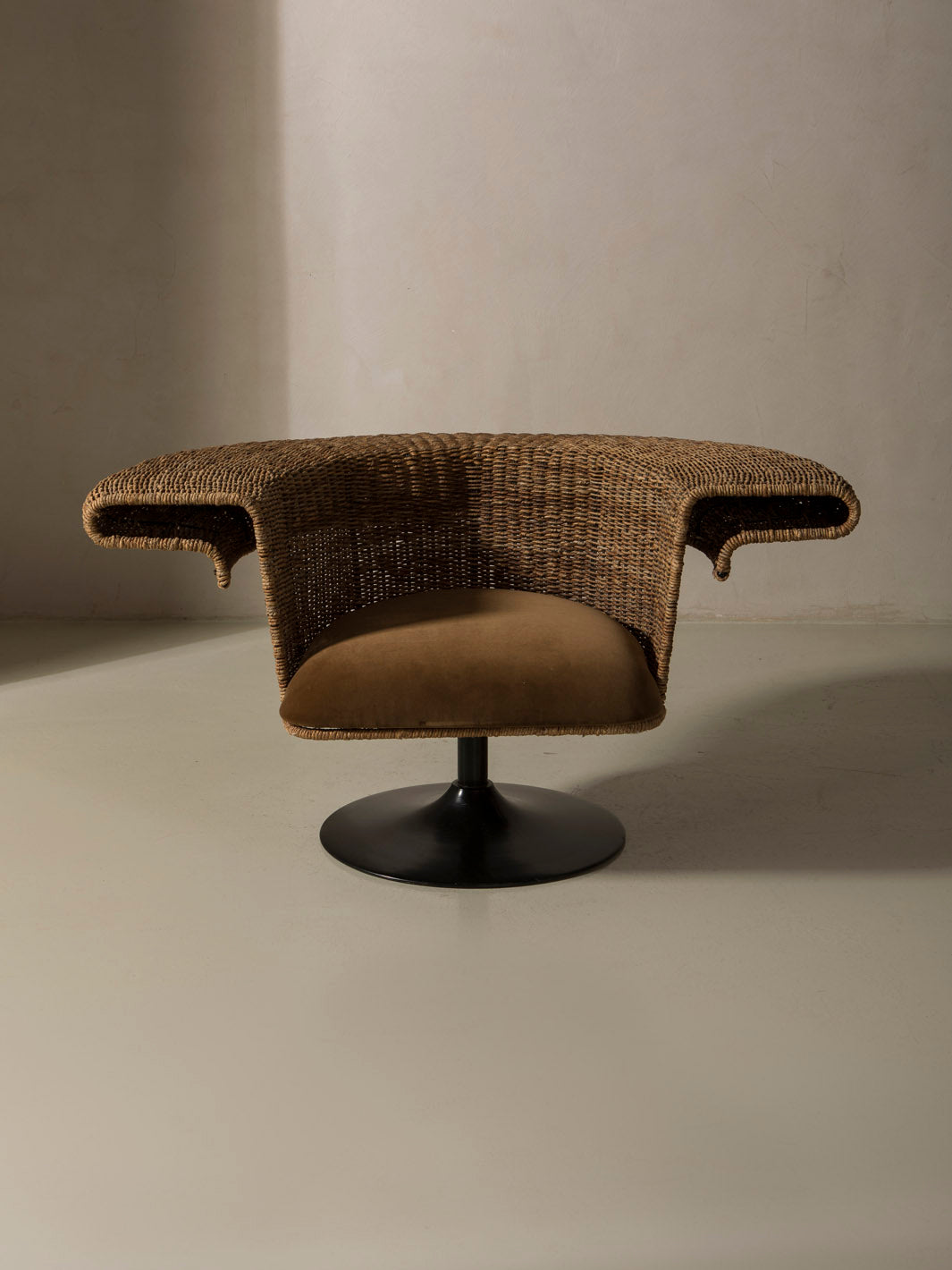 Pareja butacas Italia años 40 hierro y ratán giratorias