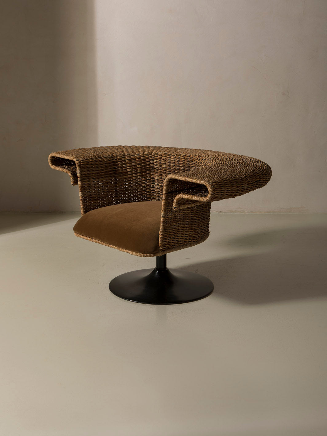 Pareja butacas Italia años 40 hierro y ratán giratorias