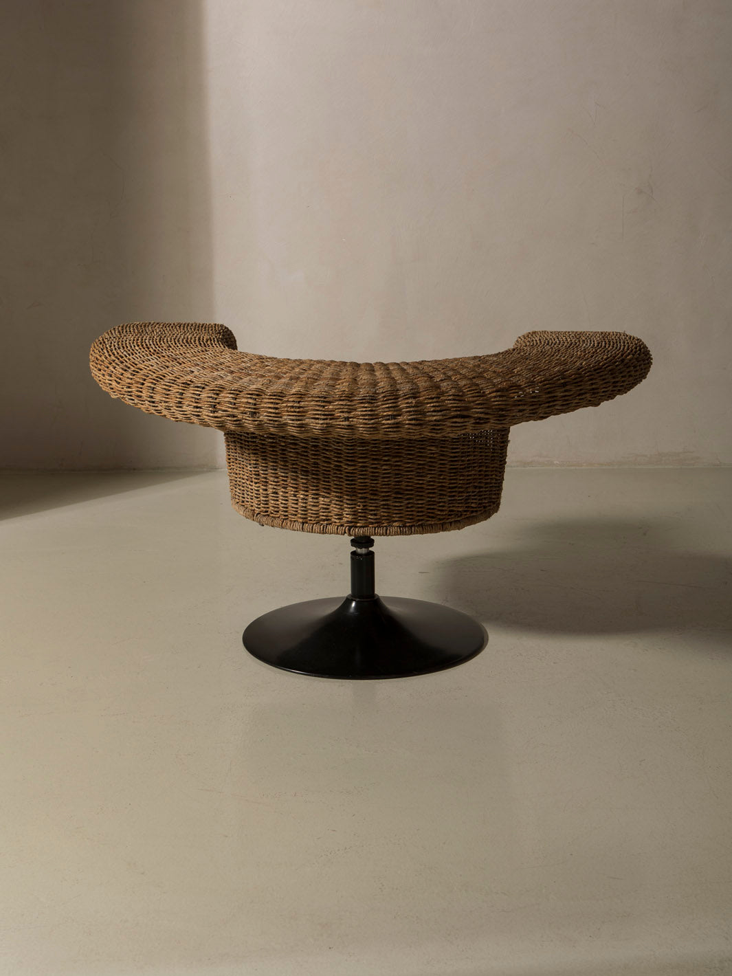 Pareja butacas Italia años 40 hierro y ratán giratorias