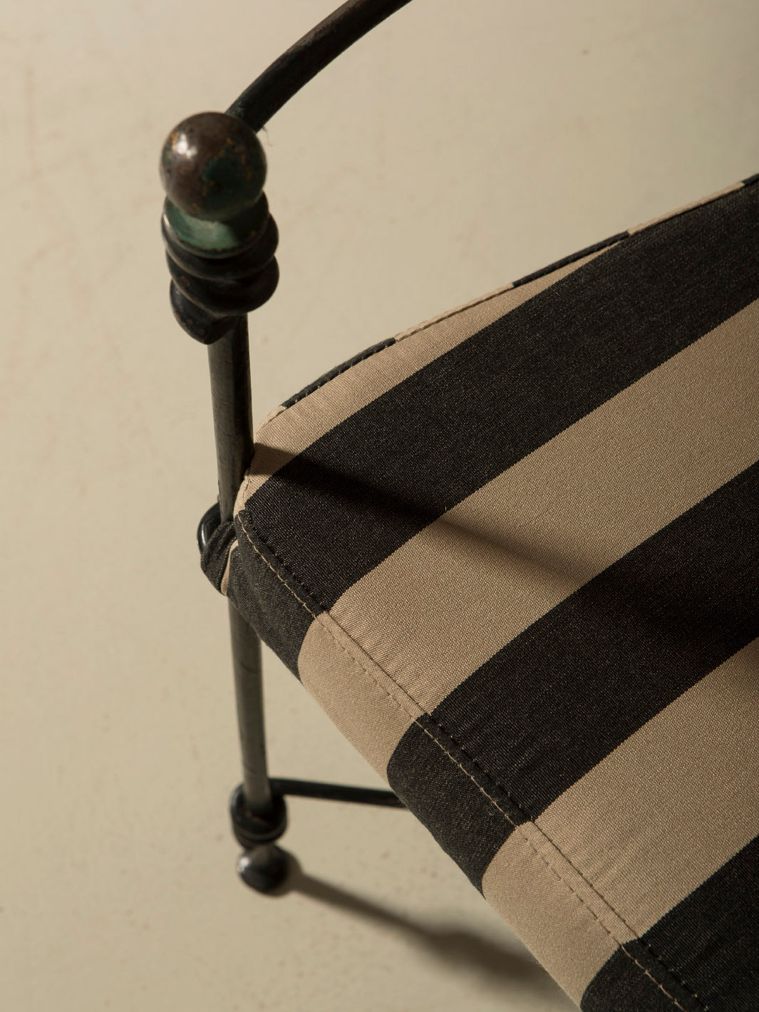 Juego 4 sillas hierro años 60