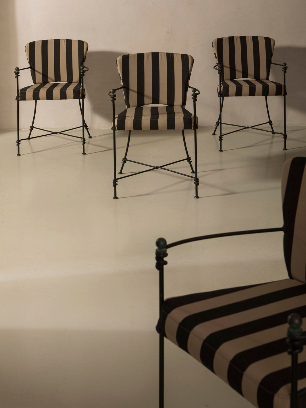 Juego 4 sillas hierro años 60